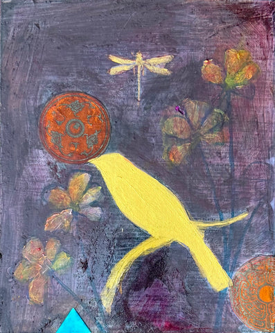Bookshelf guardian: Gold bird
